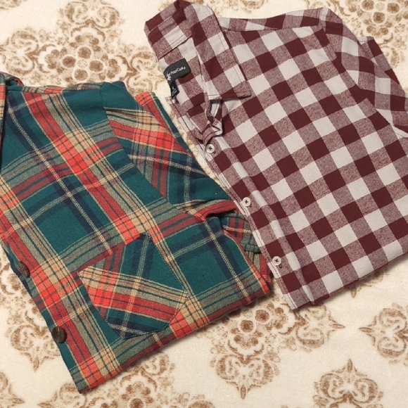 2 Very Nice Flannels.  Red and Green Plaid &  Burgundy And Gray Checked. - Picture 4 of 10